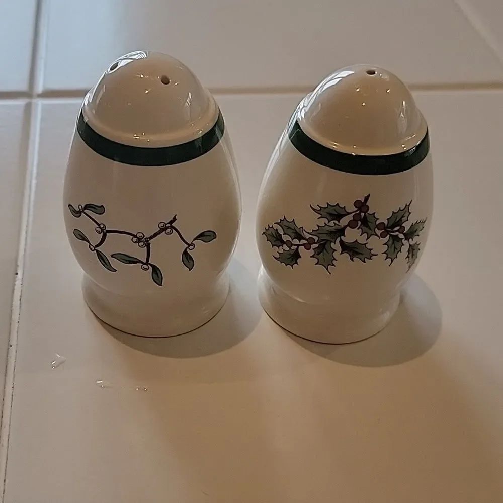 Vintage Spode Christmas salt & pepper shakers